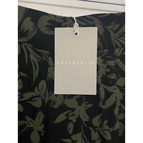 NWT Chelsea28 Pleated Jungle Leaf Long Shorts - Picture 6 of 9